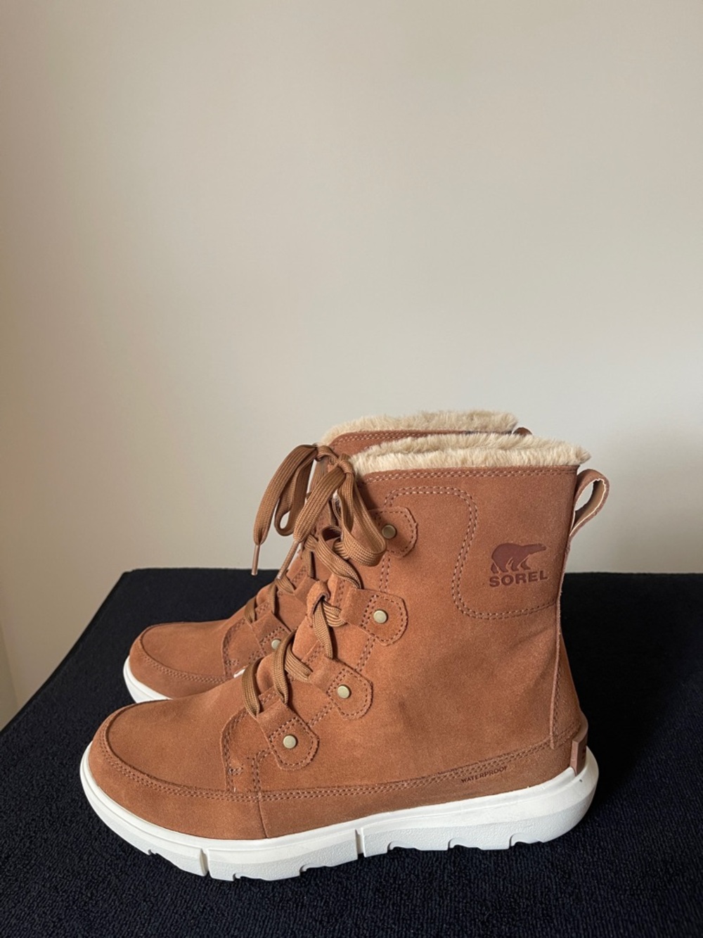 NWOT...Sorel Women's Chestnut Brown Sherpa-Lined Lace-Up Boots